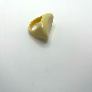 Vintage style resin ring